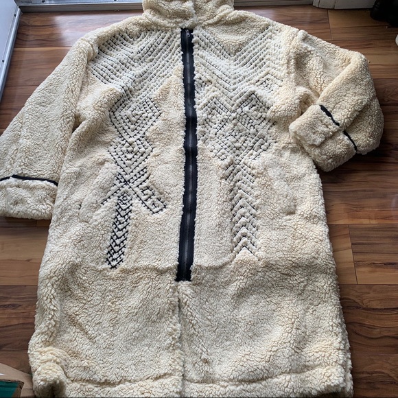 Free People Jackets & Blazers - FP
Avery Embroidered Faux Fur Teddy Coat XS